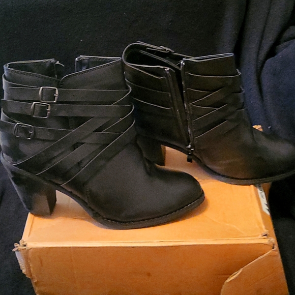 Size 11 Black Booties - Picture 1 of 2
